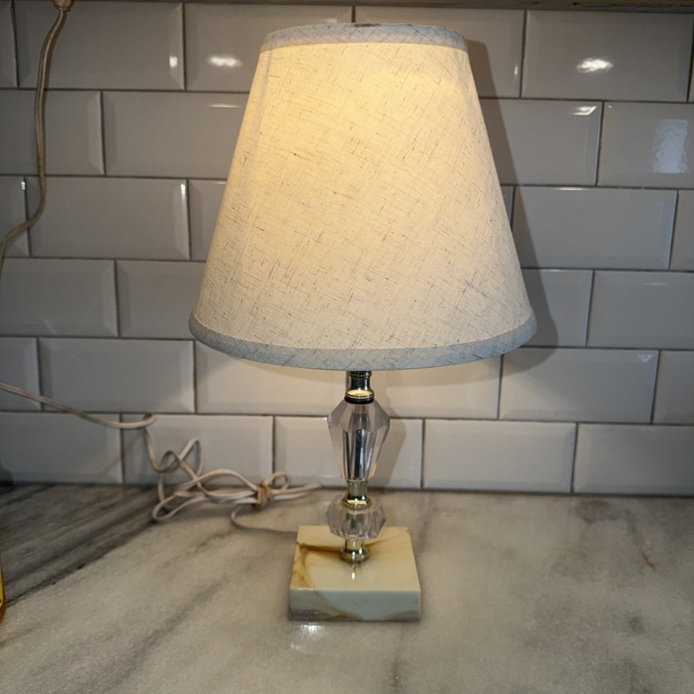Vintage Acrylic Desk/table Lamp With Marble Look Base And New Linen ShadeGW008